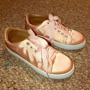 Pink/ Rose Gold Size 6 Qupid Sneaker